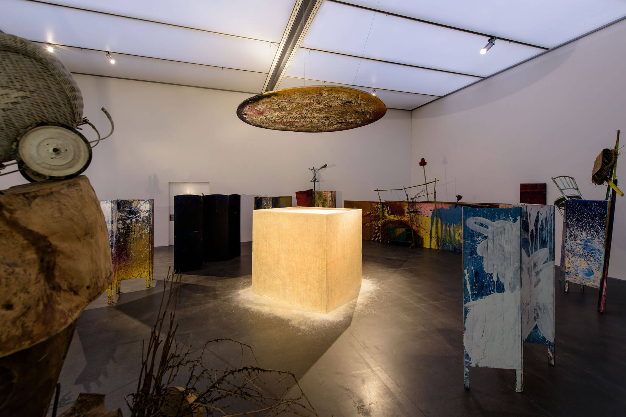 Ausstellungsansicht Michael Buthe (1944–1994). Retrospektive, Kunstmuseum Luzern, 2015, Foto: Marc Latzel