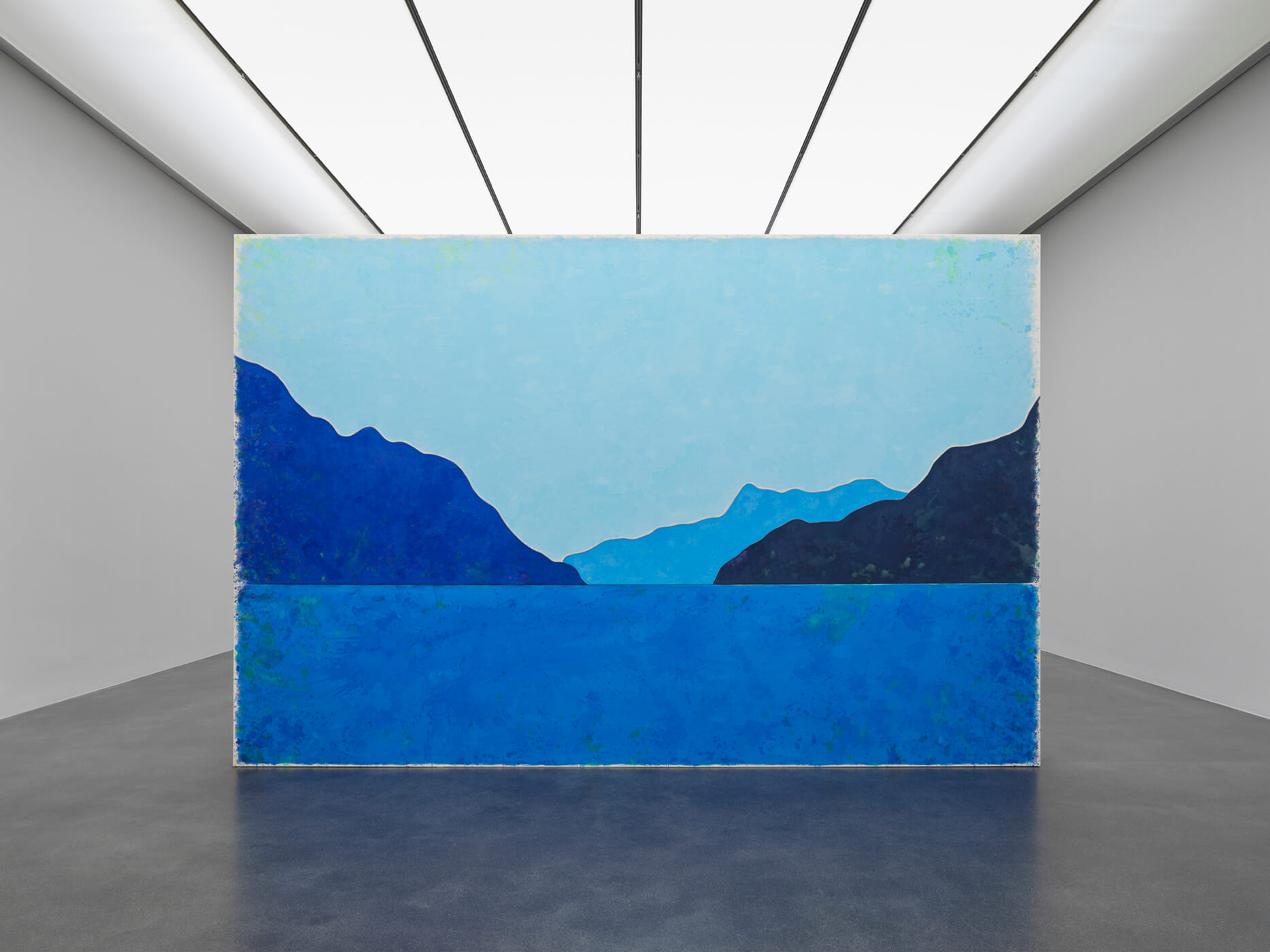 Ugo Rondinone, primal, 2013, und lightnings, 2023, Ausstellungsansicht Cry Me a River, Kunstmuseum Luzern, 2024, Foto: Stefan Altenburger