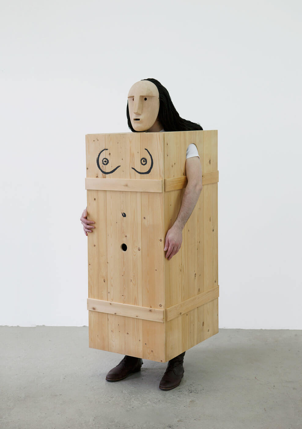 Wiebke Siem, Bastian im Maskenkostüm Untitled, 2000, Fichtenholz, Birkenholz, Leinengarn, 128 × 56 × 61 cm, Courtesy of the artist