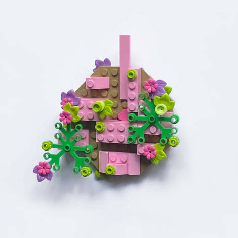 Teo Petruzzi, My little pink starfish… I love you, 2024, Lego-Steine, Courtesy of the artist